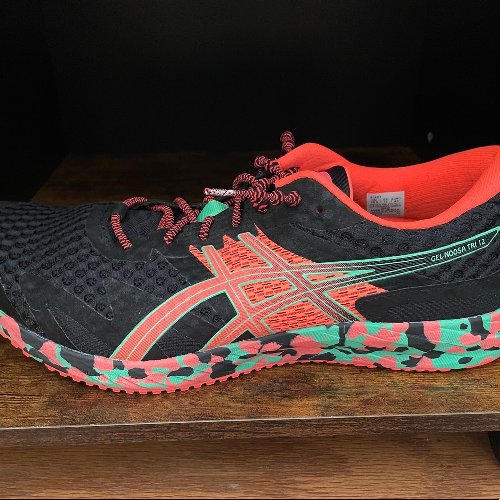 Mens athletic shoes